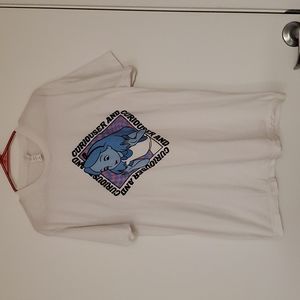 Alice in Wonderland  graphic tee Hot Topic ''Curiouser and Curiouser' Lg.